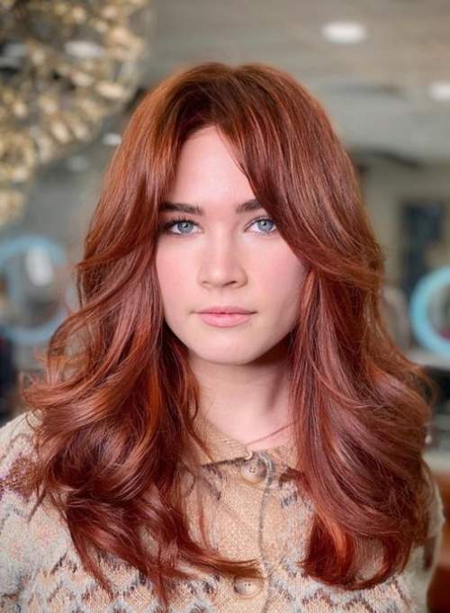 Rideau de frange aux cheveux longs: coupes de cheveux 2023, photo