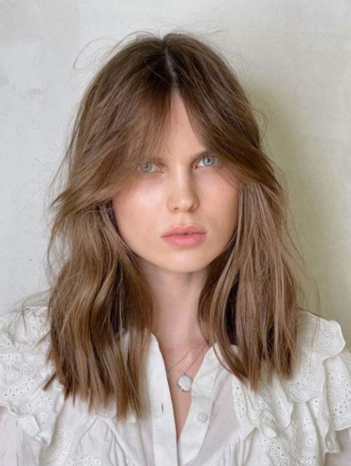 Rideau de frange aux cheveux longs: coupes de cheveux 2023, photo
