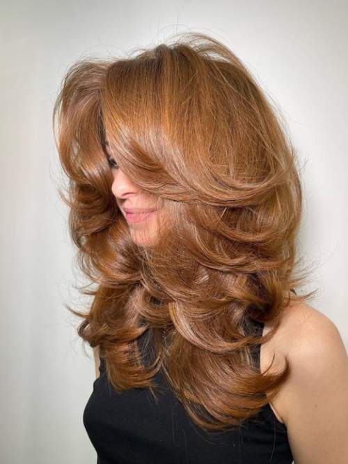 Rideau de frange aux cheveux longs: coupes de cheveux 2023, photo