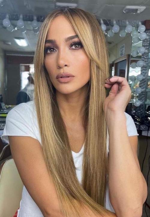 Rideau de frange aux cheveux longs: coupes de cheveux 2023, photo