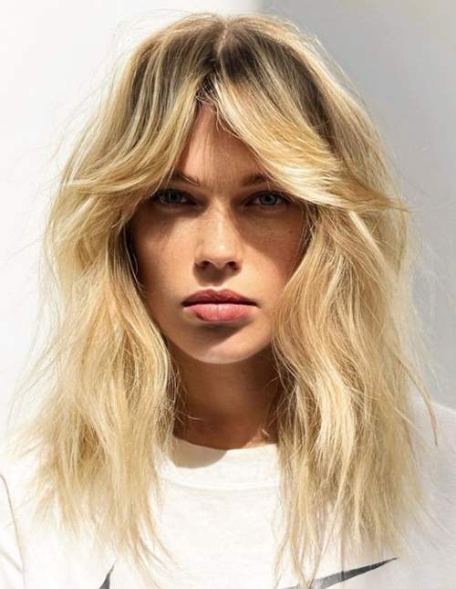 Rideau de frange aux cheveux longs: coupes de cheveux 2023, photo