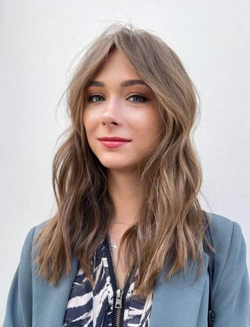 Rideau de frange aux cheveux longs: coupes de cheveux 2023, photo