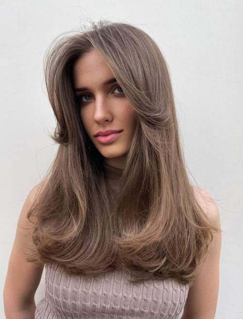 Rideau de frange aux cheveux longs: coupes de cheveux 2023, photo