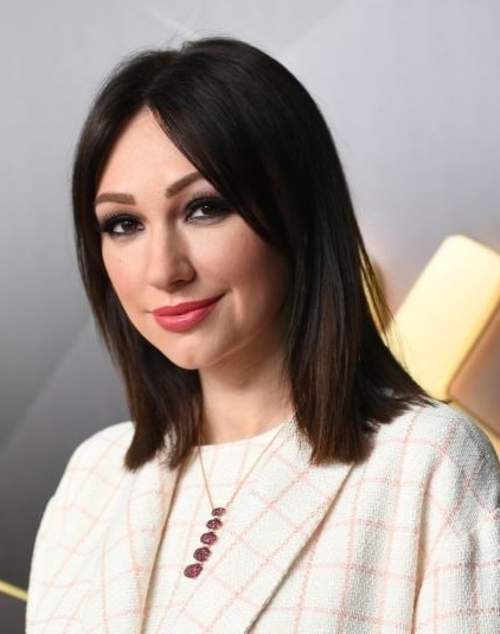 Rideau de frange aux cheveux longs: coupes de cheveux 2023, photo