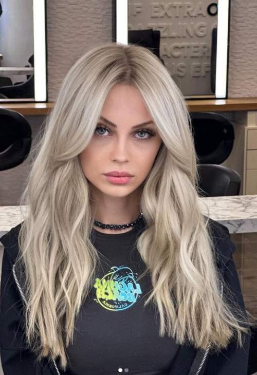 Rideau de frange aux cheveux longs: coupes de cheveux 2023, photo