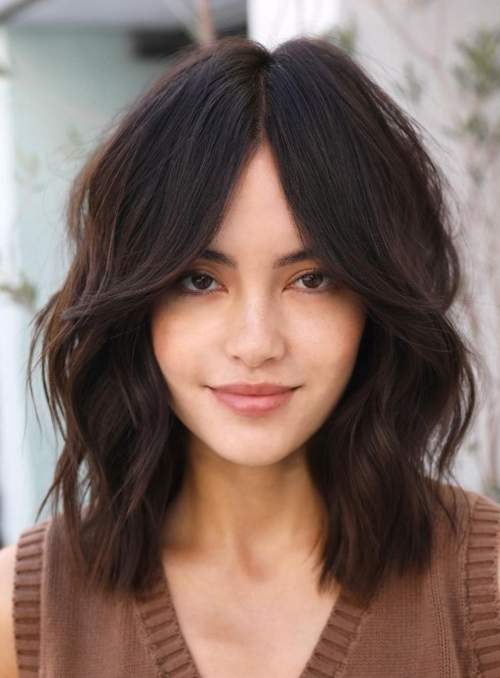 Rideau de frange aux cheveux longs: coupes de cheveux 2023, photo