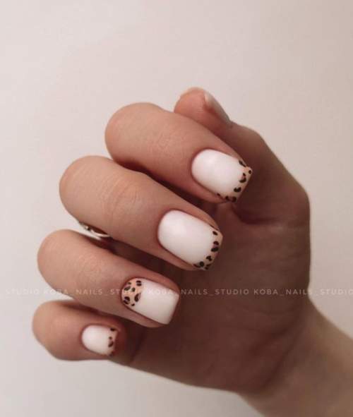 Nail art sur le bout des ongles