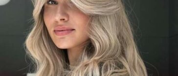 Rideau frange avec cheveux longs