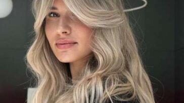 Rideau frange avec cheveux longs