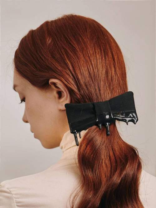 Arc en épingle à cheveux