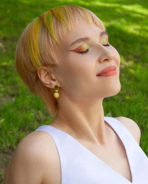 Coupe de cheveux court plein visage