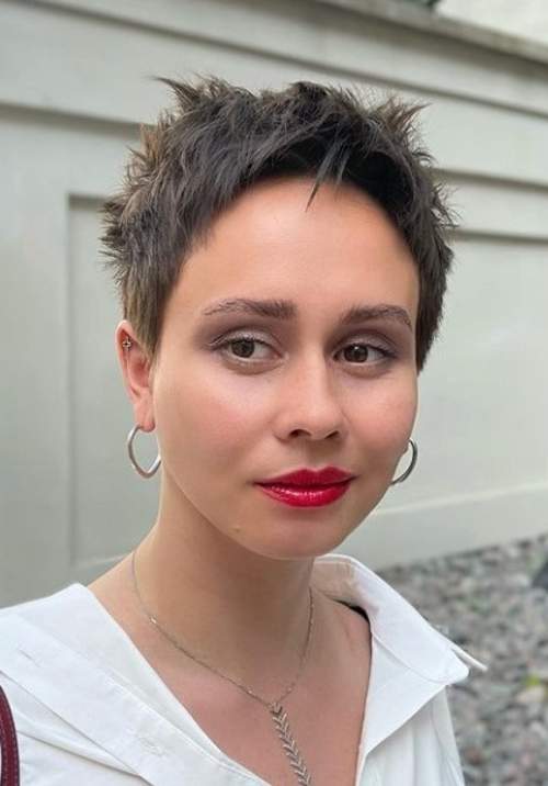 Coupes de cheveux courtes fille grassouillette