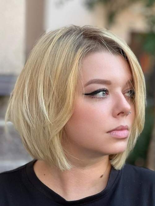 Caret allongé fille dodue