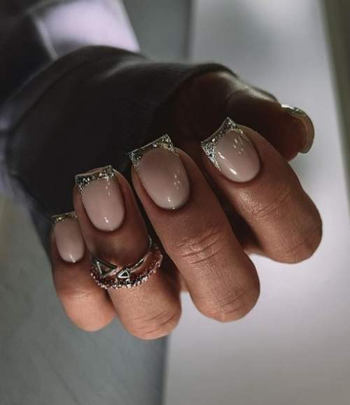 Veste du Nouvel An 2023: manucure pour l'année du Lapin d'Eau