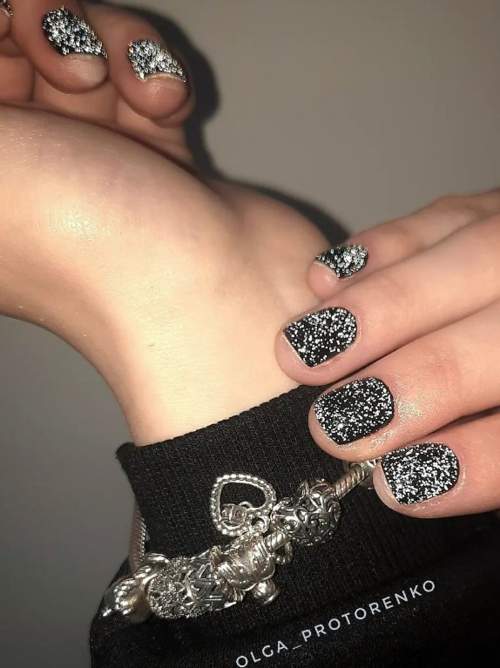 Manucure réfléchissante noire