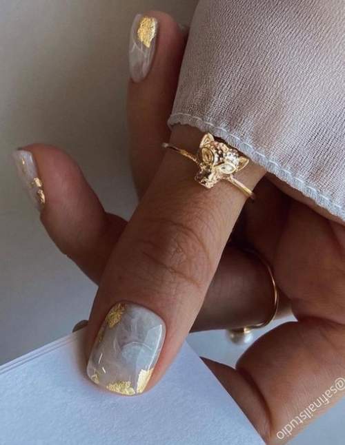 Ongles du nouvel an avec potal