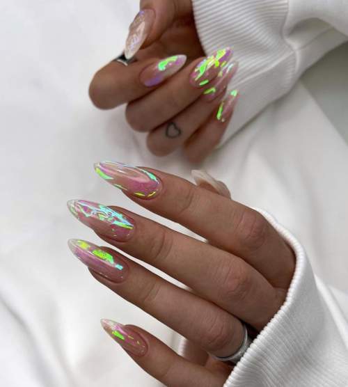 Vernis pailleté sur les ongles