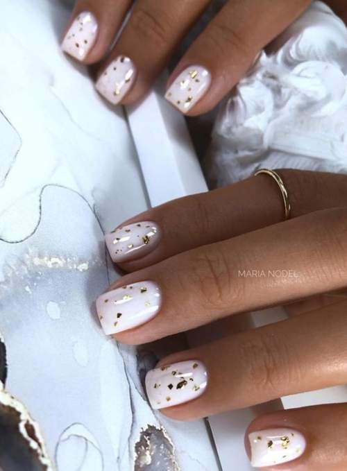 Manucure du nouvel an au lait