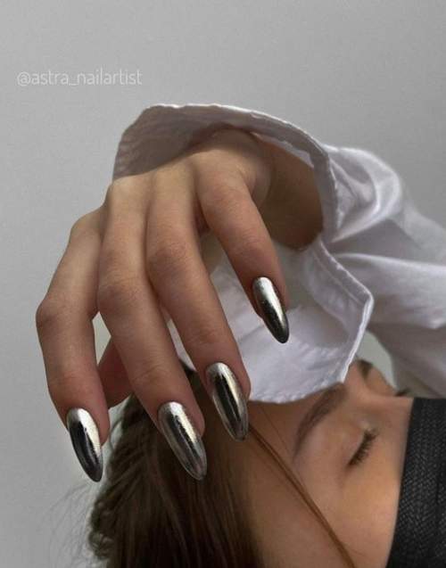 Vernis miroir sur les ongles