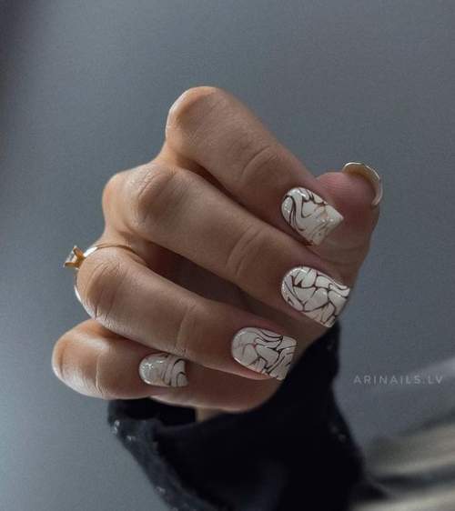 Manucure du nouvel an au lait