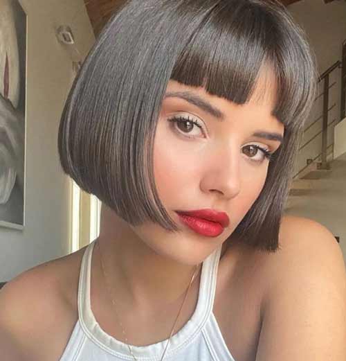 Coiffure courte pour l'école pour les adolescents