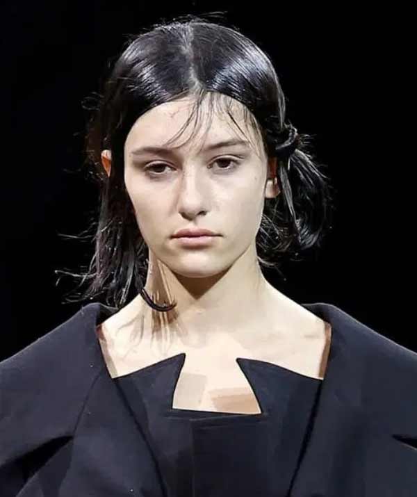 Coiffure asymétrique pour un adolescent