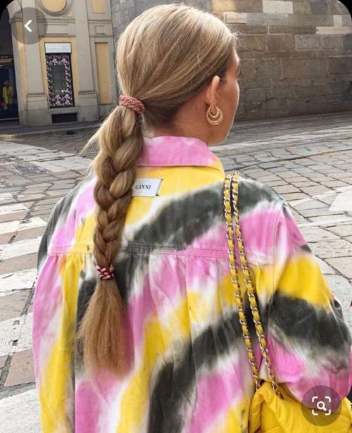 Coiffure simple pour une fille