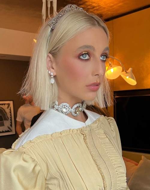 Coiffure adolescente avec bandeau