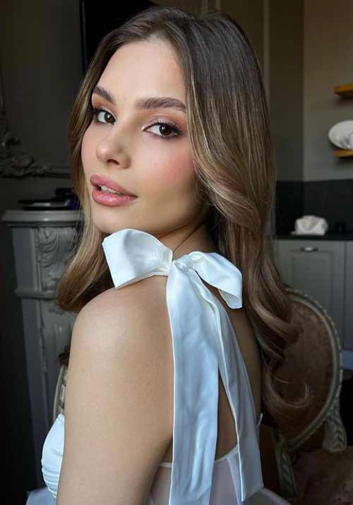 Coiffure avec des boucles