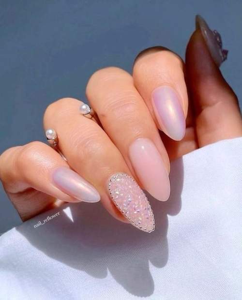 Manucure nude amande