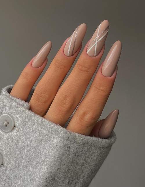 Ongles en amande nude