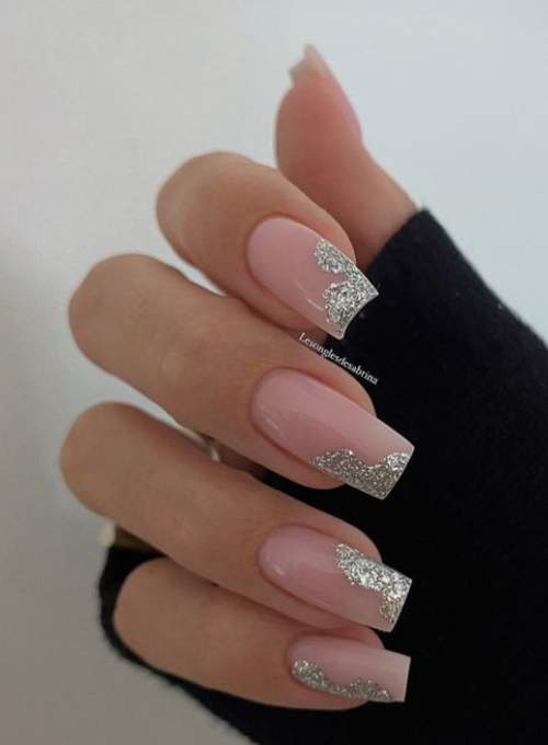 Manucure nude carrée