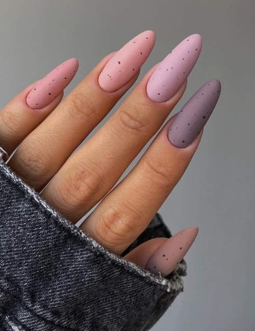 Manucure nude avec design