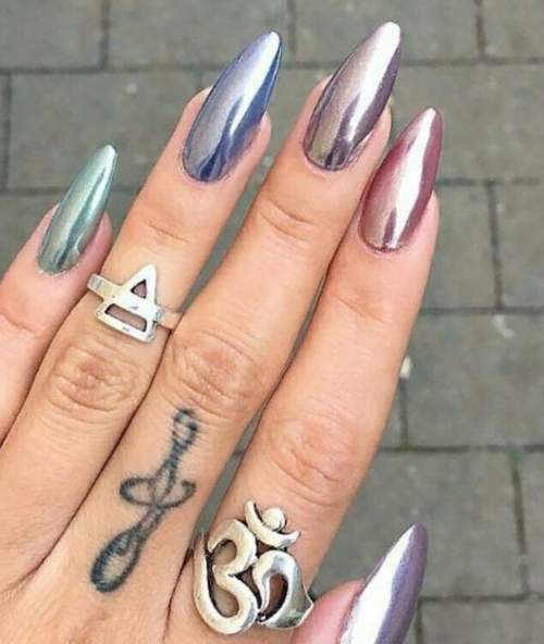 Frotter sur tous les ongles