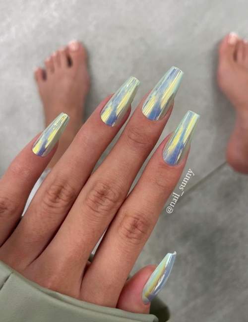 Frotter dans la conception des ongles 2023: photo d'une nouvelle manucure