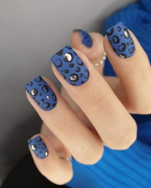 Frotter dans la conception des ongles 2023: photo d'une nouvelle manucure