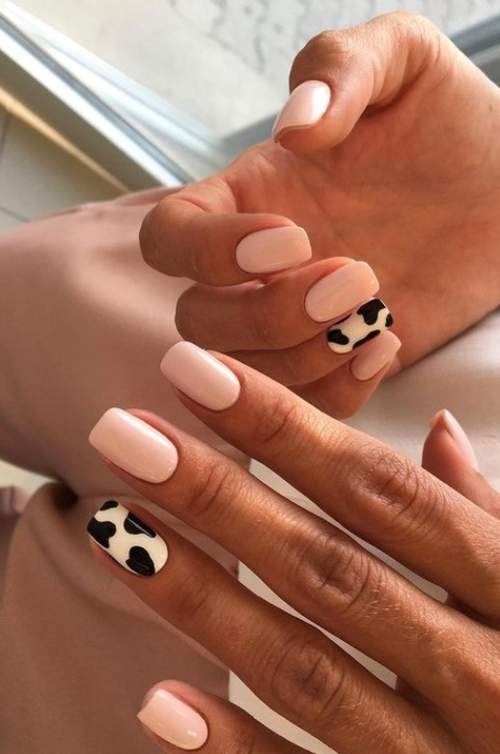 Manucure nude avec design