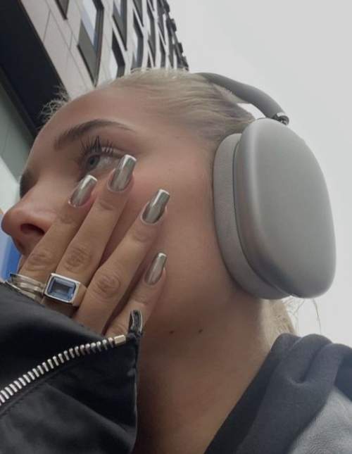 Frotter dans la conception des ongles