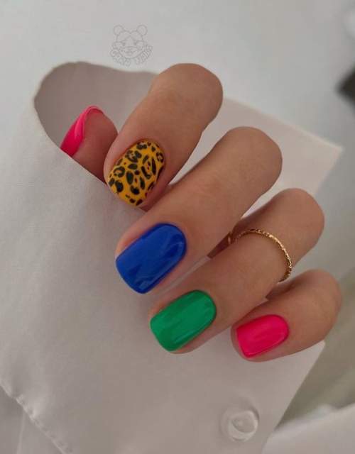 Couleurs tendance de vernis à ongles ongles courts