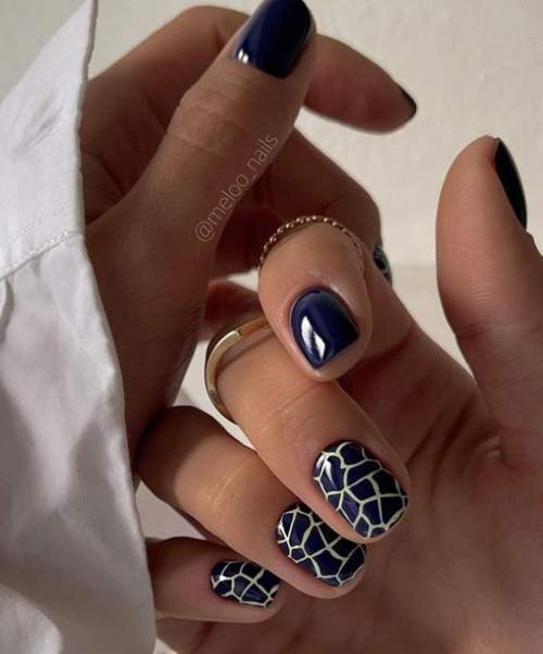 Vernis à ongles courts noir