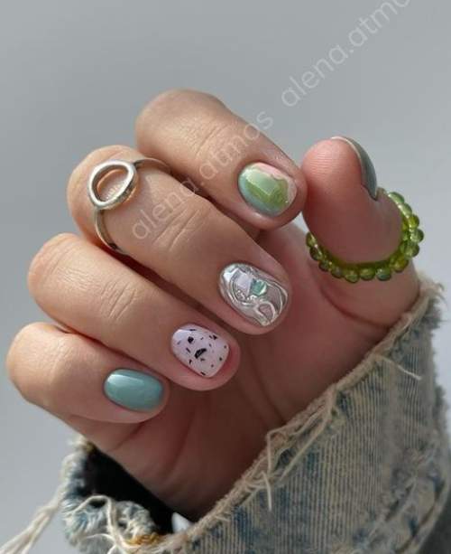 Détails volumétriques sur les ongles courts