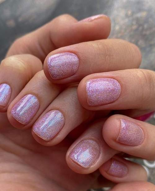 Style minimalisme pour les ongles courts