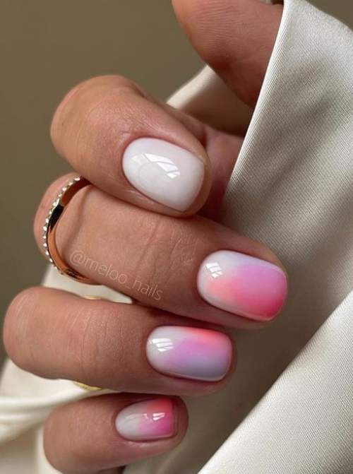 Ongles courts au design discret