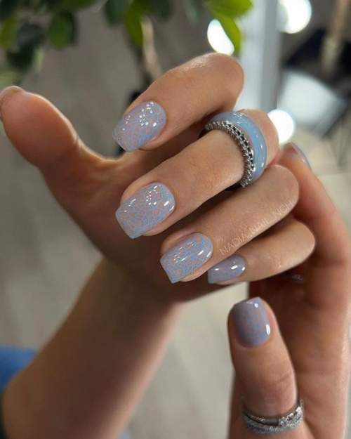 Ongles courts 2023 : nouveautés design à la mode