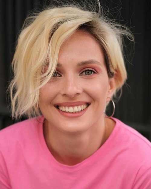 Frange longue et coupe de cheveux bixie