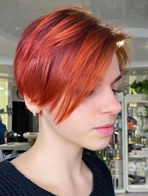 Coupe de cheveux bixie avec frange