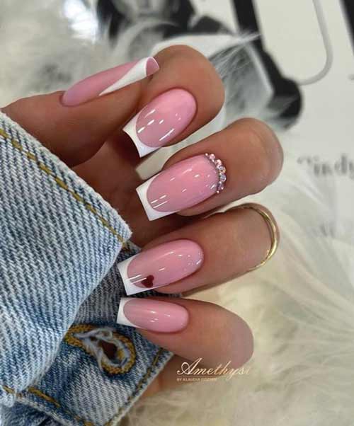 Veste blanche avec des coeurs