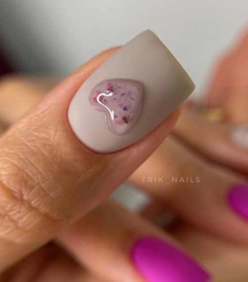 Fleurs séchées en manucure