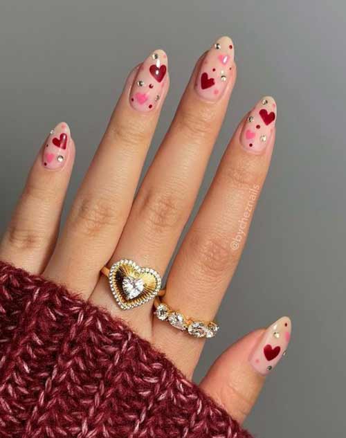 Coeurs sur les ongles