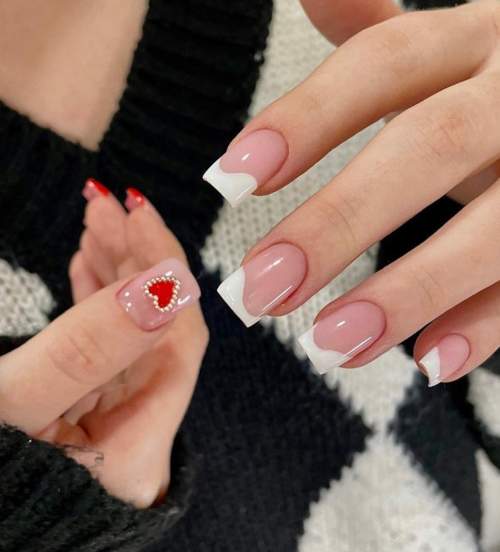 100 idées manucure pour le 14 février : une photo avec un nouveau design